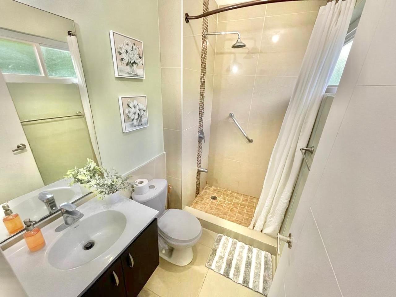 Modern 3 Bedroom Condo In Private Community #8 Petit Valley 외부 사진